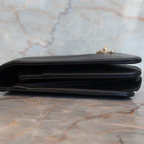 Authentic CHANEL V- Stitch wallet on chain WOC Lambskin black crossbody - Picture 4 of 15